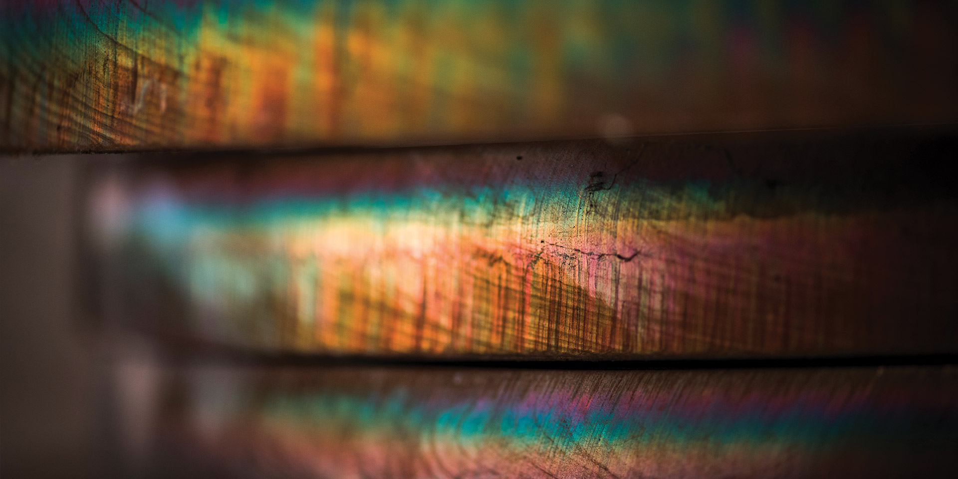 Cut faces of steel plates with rainbow color